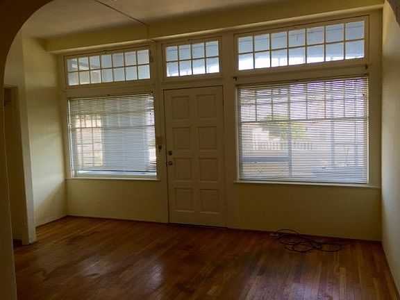 3rd image of 208 1st St #2