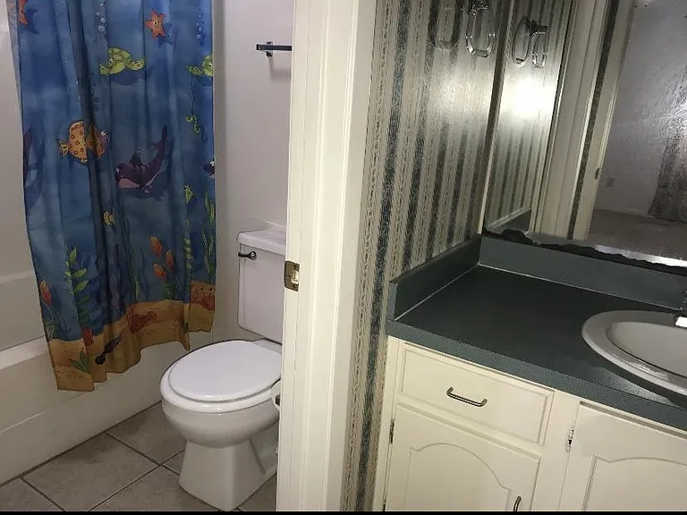 803 University Ave — Photo 8