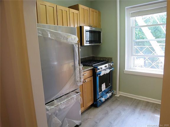 5th image of 102 Woodside Grn APT 2A