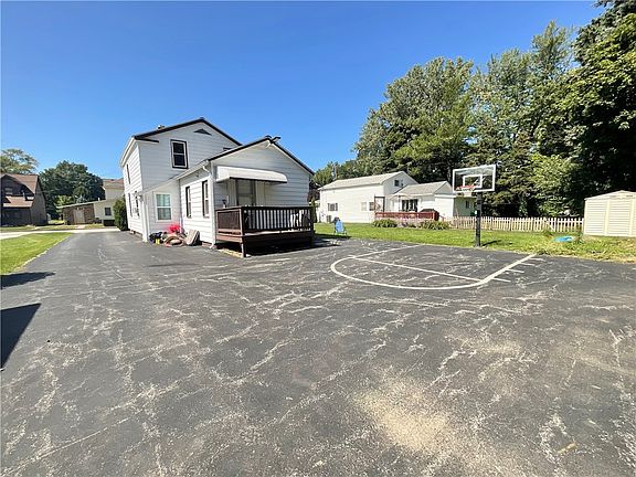 5th image of 50 Blaine St