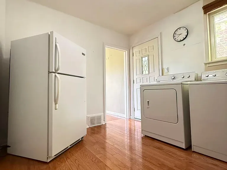 256 Patricia Ave #MAIN — Photo 4