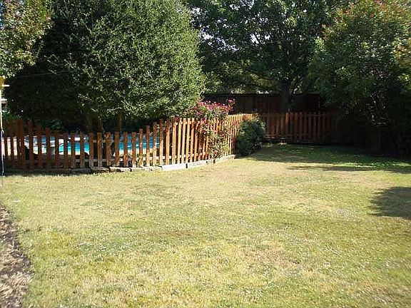 4th image of 1100 Southwestern Dr