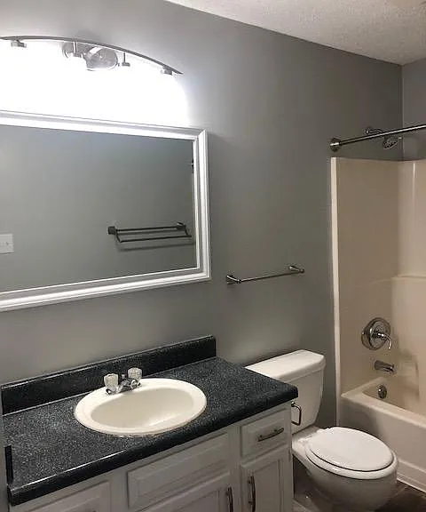 4411 Graceland Ct — Photo 18
