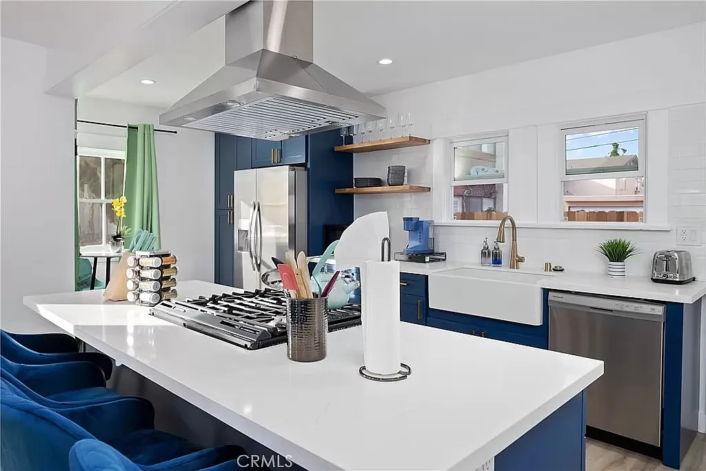 2 bed, 1110 sqft, $5,495 — Photo 3