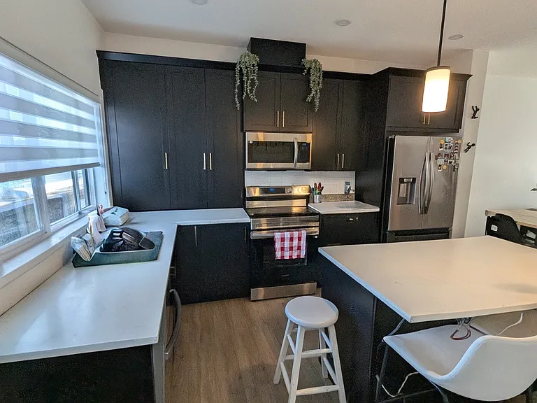 61 Silverton Glen Gate SW — Photo 5