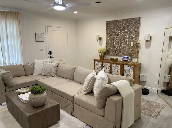 4909 NW 52nd Ct, Fort Lauderdale, FL 33319