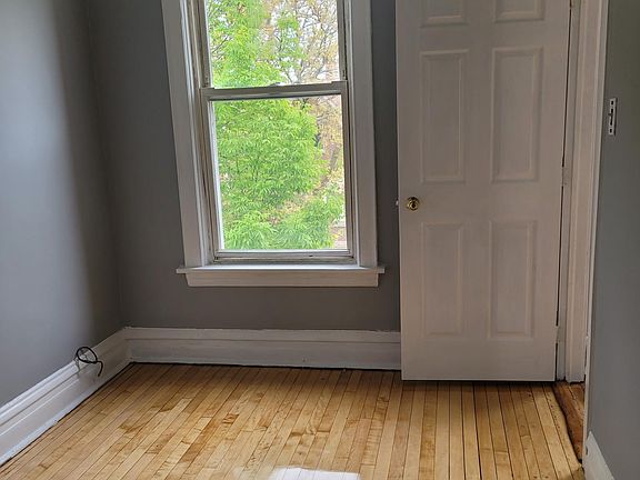 4th image of 904 N Richmond St #3