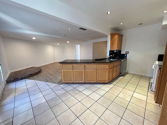 5th image of 1512 E Highland Ct #A
