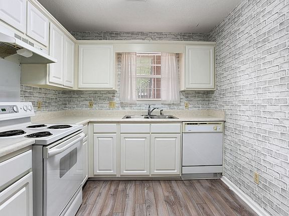 5th image of 211 Edgewater Rd APT 36