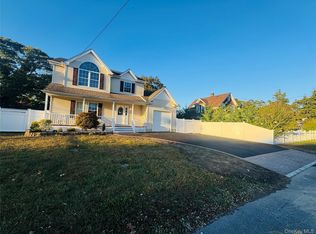 11 Elm Street, Islip, NY 11751