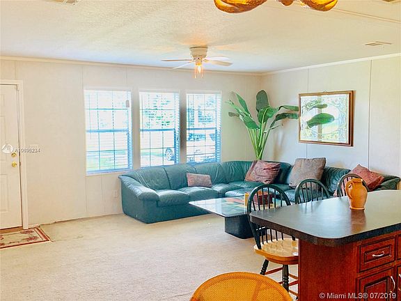 4th image of 327 Montura Ave
