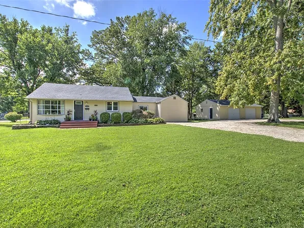3139 E Cherry Dr, Decatur, IL 62521