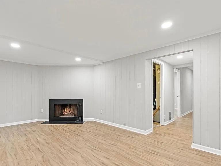 McFarland Dr — Photo 22