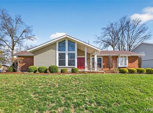 15424 Country Ridge Dr, Chesterfield, MO 63017