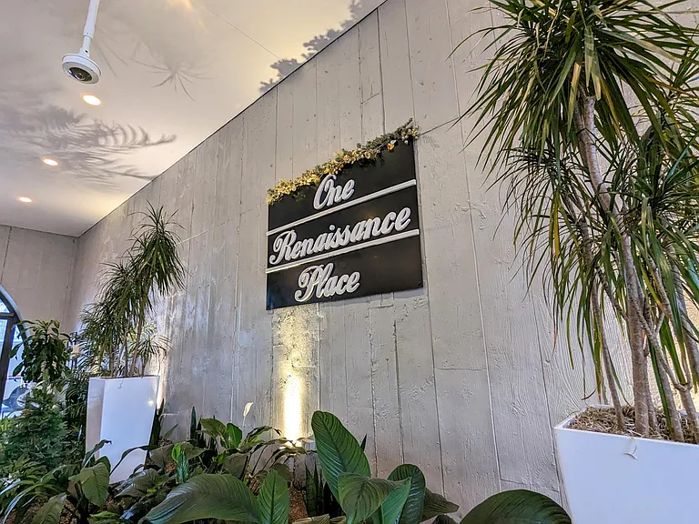1 Renaissance Pl — Photo 1