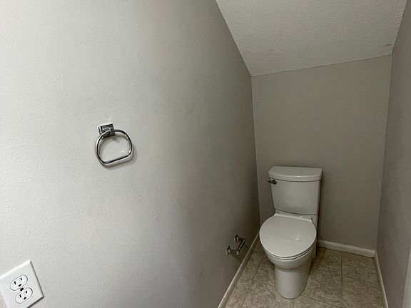 532 Parkview Rd #10 - Half Bath 2_08072024