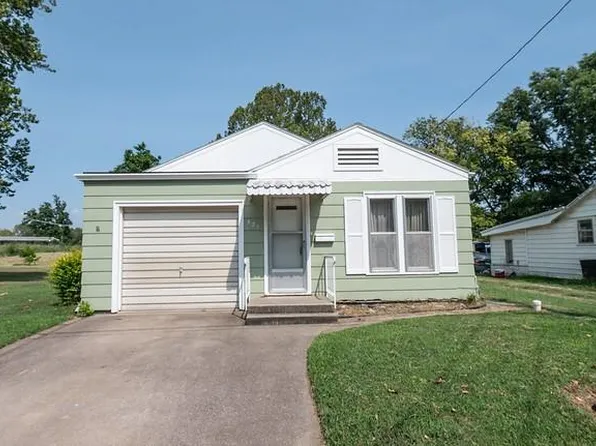 521 S 4th St, Neodesha, KS 66757