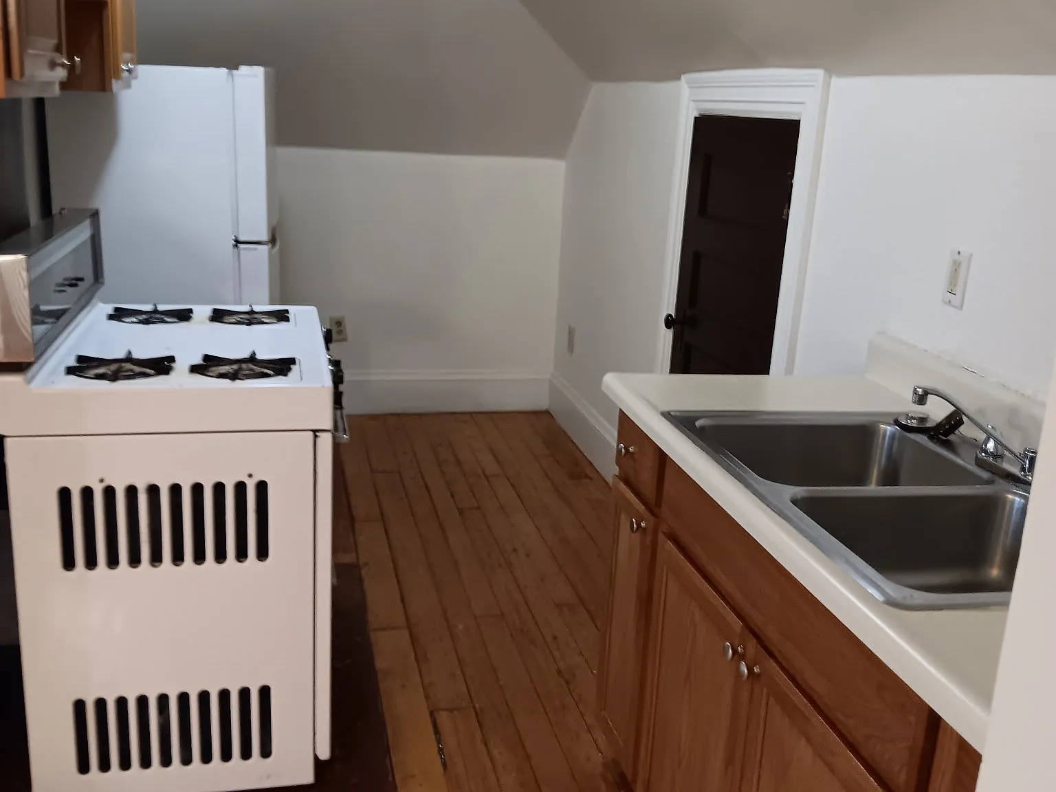 1 bed, 700 sqft, $1,900 — Photo 4