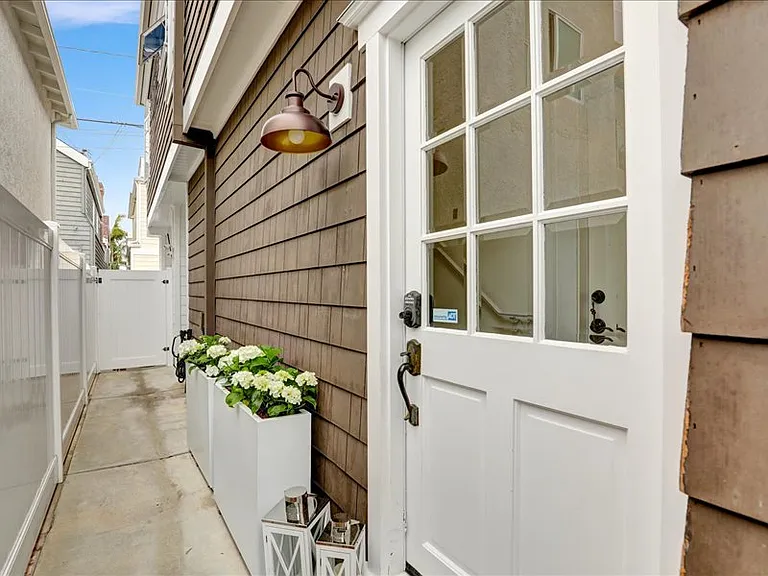 425 1/2 Fernleaf Ave #B — Photo 9