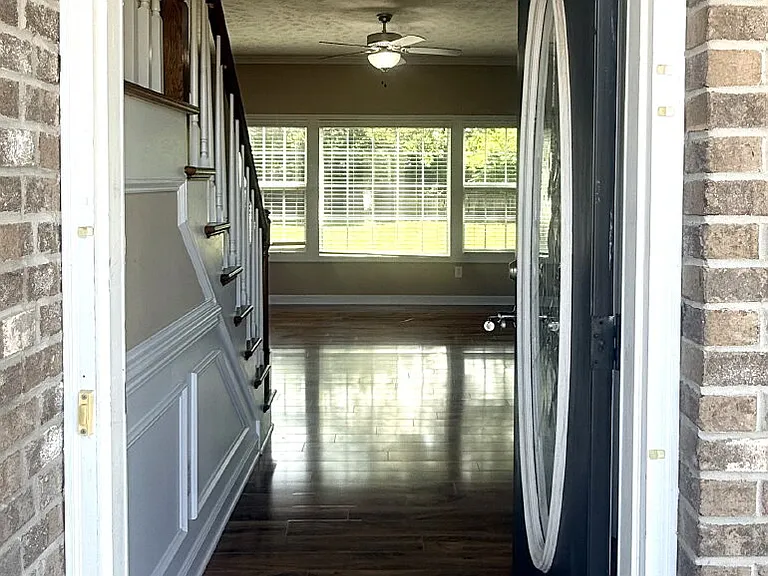 422 Jamestown Ave — Photo 2
