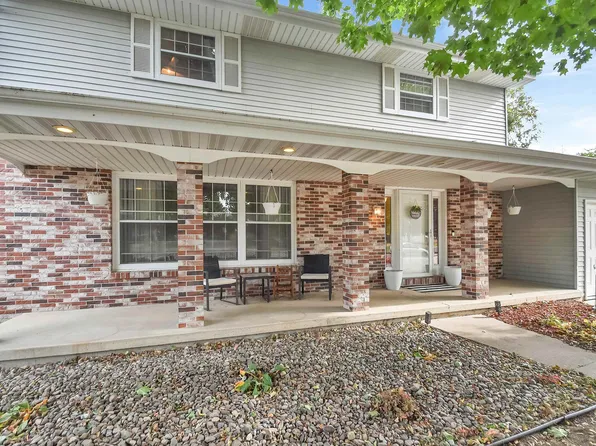 824 Woodside Dr, Seymour, WI 54165