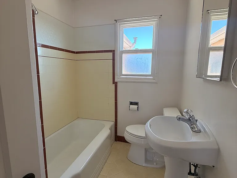 2556 Grant Ave — Photo 16