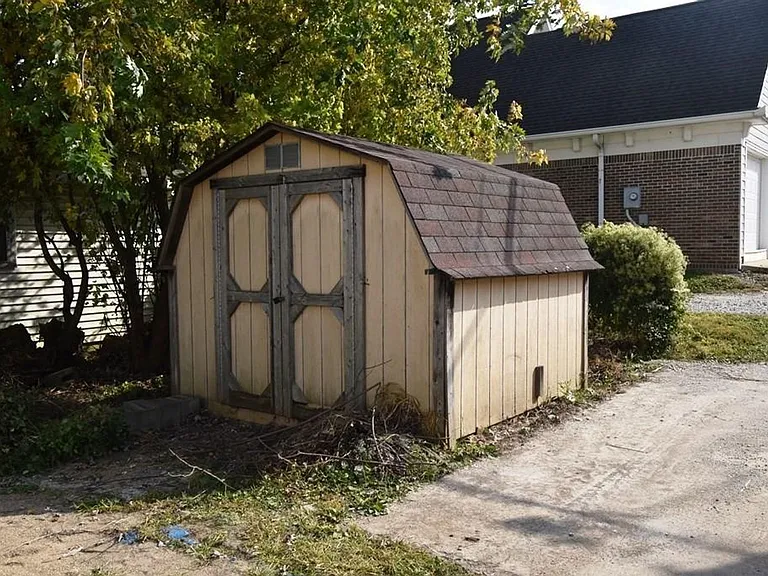 1355 E Walnut St — Photo 20