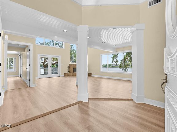3rd image of 2718 Country Club Dr