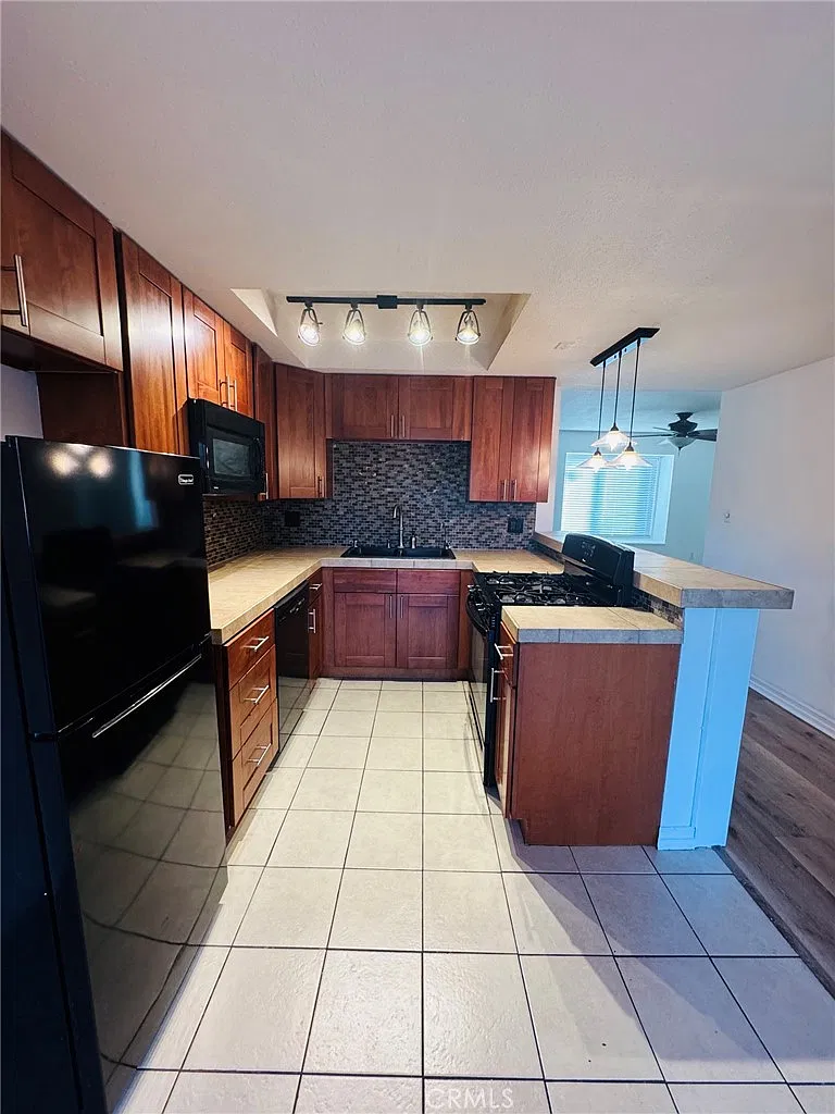 1 bed, 696 sqft, $2,225 — Photo 3