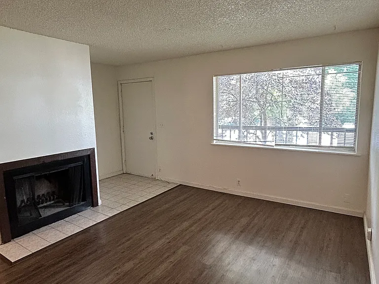 1-bedroom Unit
Living Room