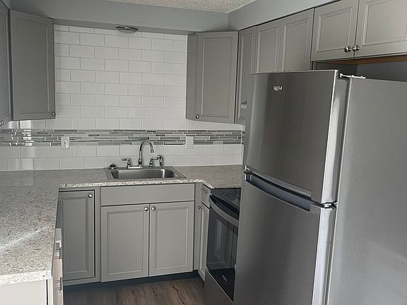 3rd image of 1520-1642 Clay St NE #1540