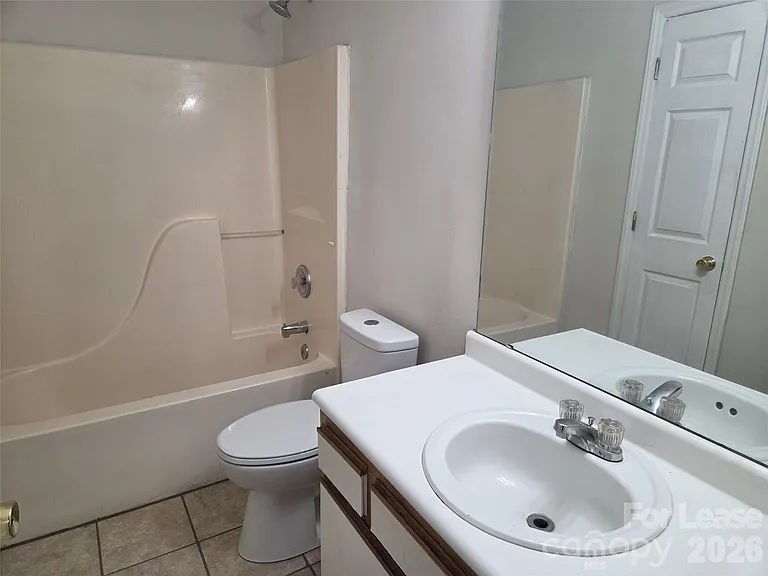 121 Foxglove Dr — Photo 6