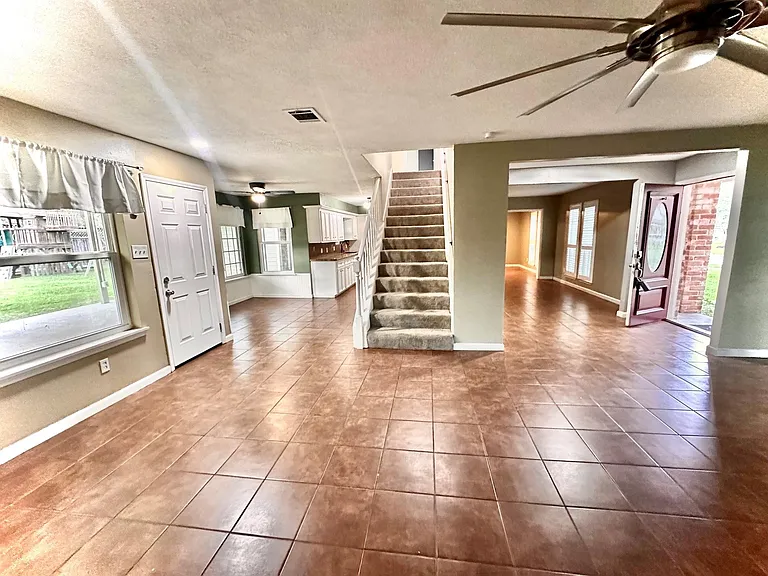 17502 Cassina Dr — Photo 8