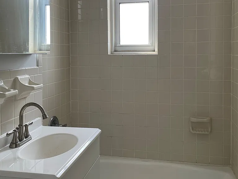 31-15 21st Ave #4C — Photo 12