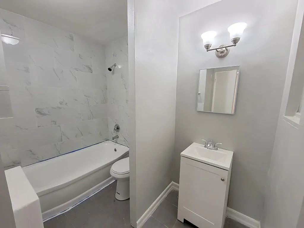 Building Photo - 595-594 Elizabeth Ave #3E