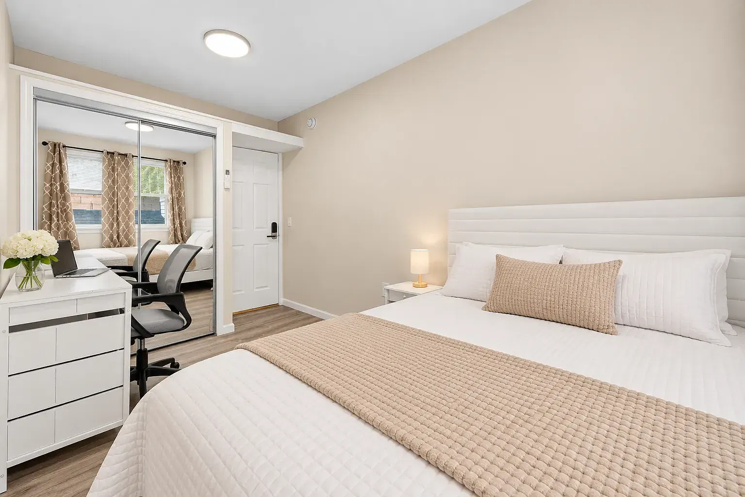 5 bed, 800 sqft, $1,100 — Photo 3