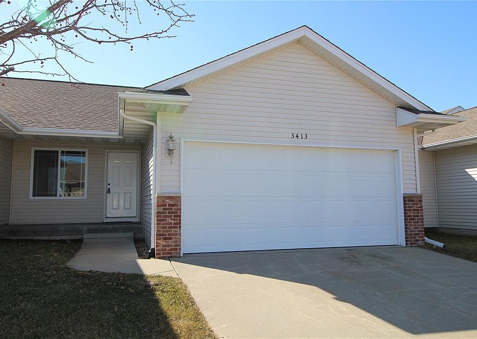 This ranch condo features extra sq ft that owners added when it was built!