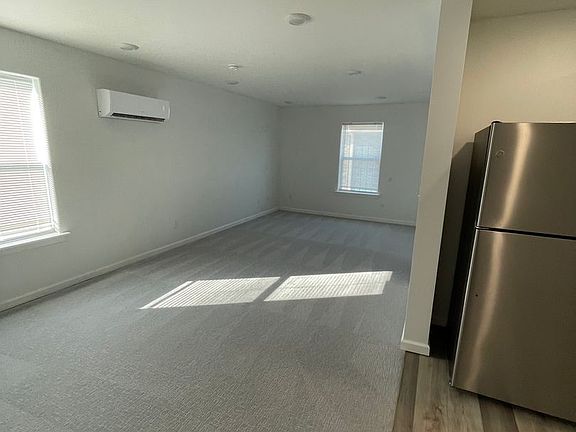 4th image of 413 Doxey St #6
