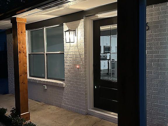3rd image of 206 Edens Ave