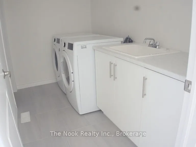 26 Louise Cres — Photo 12