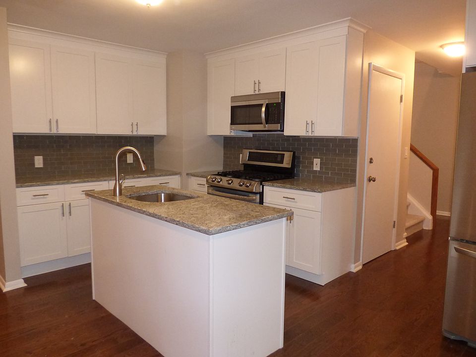 1st image of 207 Stephanie Dr