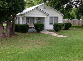 701 Colorado St, Glidden, TX 78943