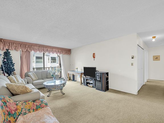 3rd image of 8720 Lansdowne Rd #305