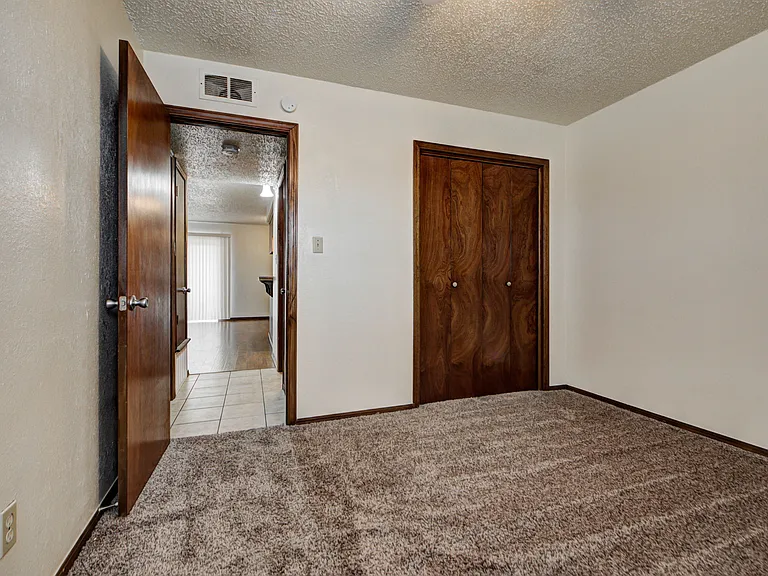1331 Glen Oaks Ct #4 — Photo 25