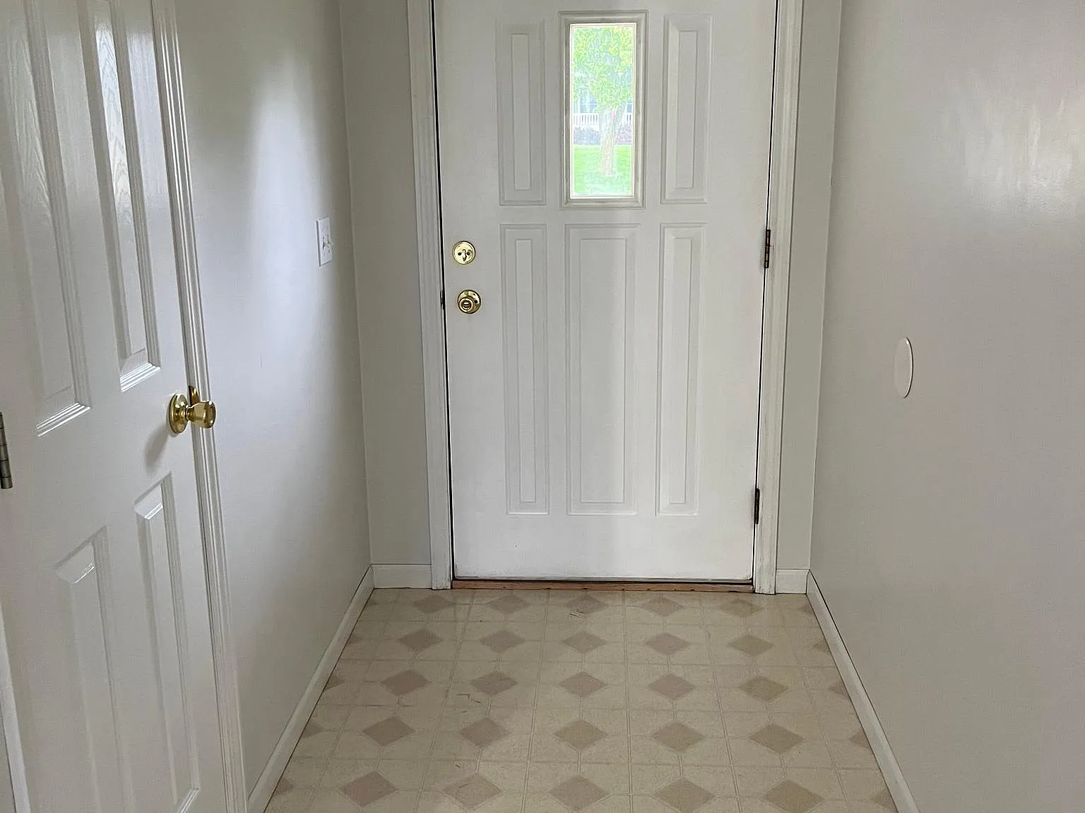2 bed, 1100 sqft, $1,300 — Photo 3