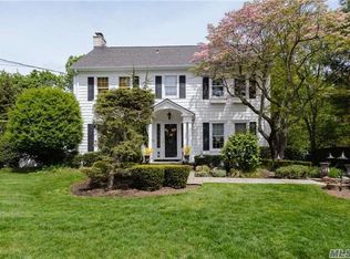 27 Post Ave, East Williston, NY 11596