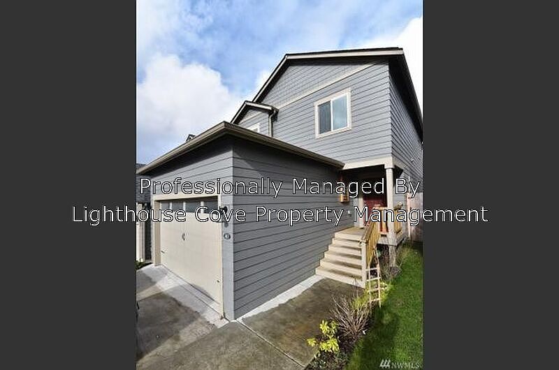 1st image of 403 NE Ohenry Ct