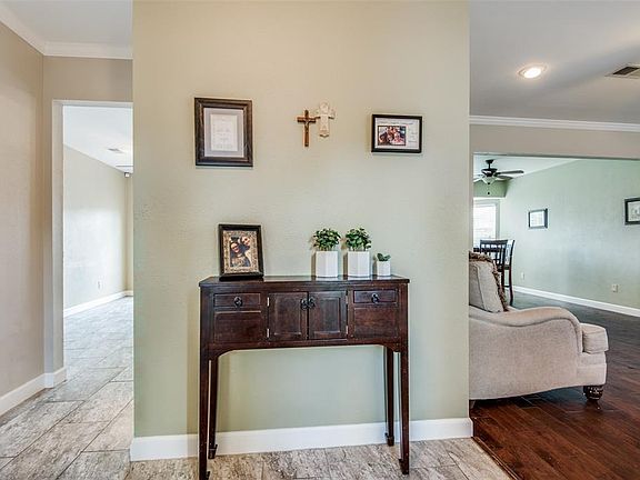 4th image of 1323 Saddleback Ln