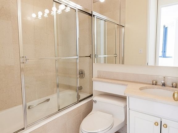 4th image of 210 E 65th St APT 4E