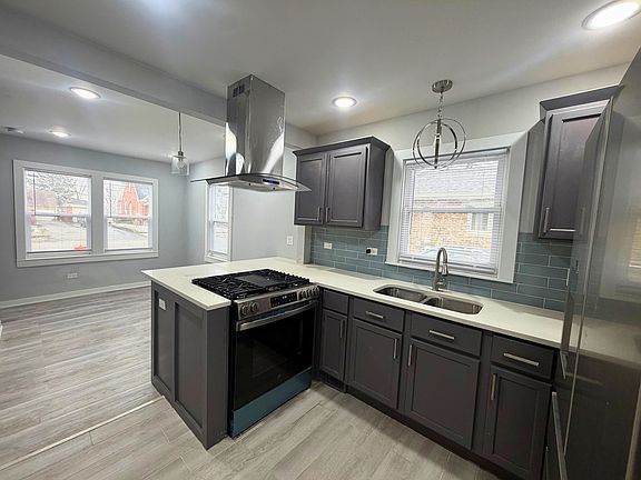 3rd image of 14825 Perry Ave